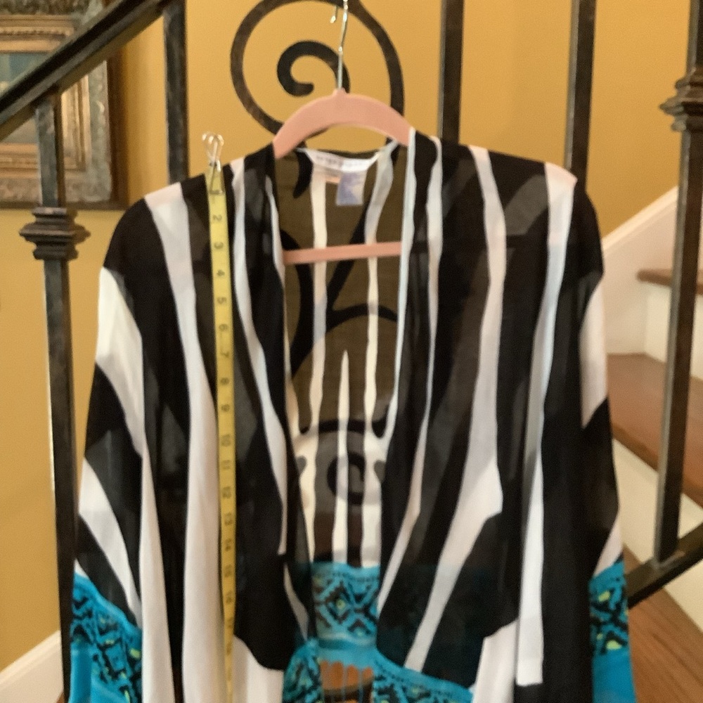 Peter. Nygard lightweight wrap